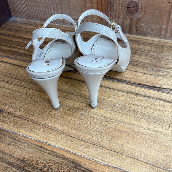 Tan coloured ladies Unisa high heeled shoes in beautiful shape. - Picture 4 of 7
